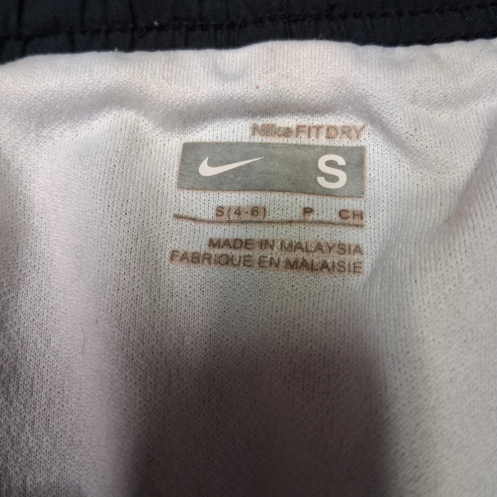 4/20$ ➡️ Nike Black Athletic Shorts with White Swoosh - Picture 7 of 11